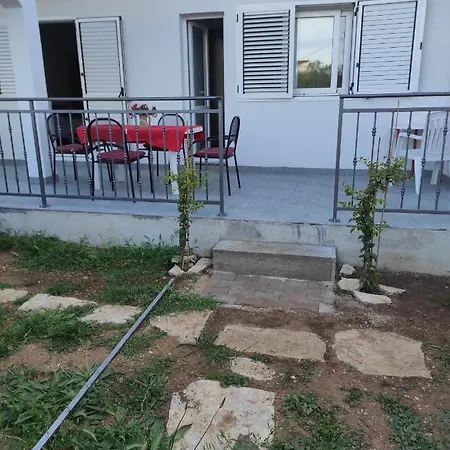 Apartment M&r Spadina Vodice