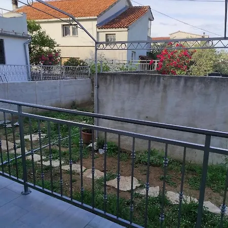 M&r Spadina Apartment Vodice