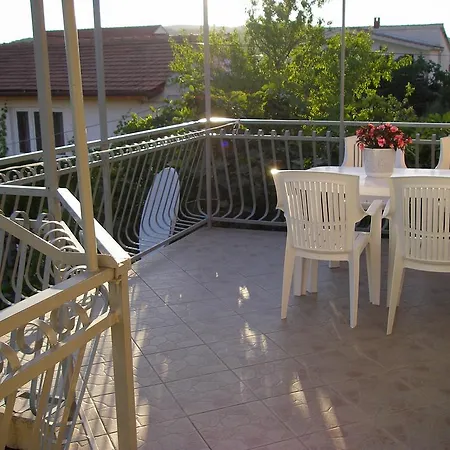 Apartment M&r Spadina Vodice