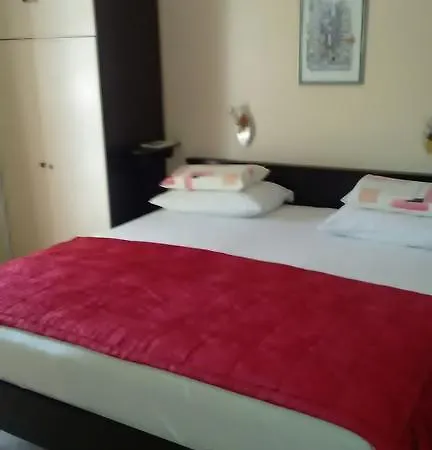 M&r Spadina Apartament