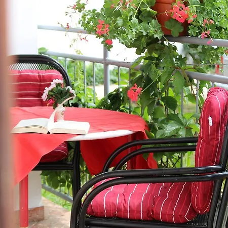 M&r Spadina Apartman *
